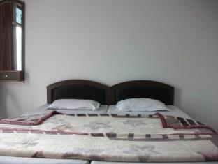 Shanti Palace Hotel